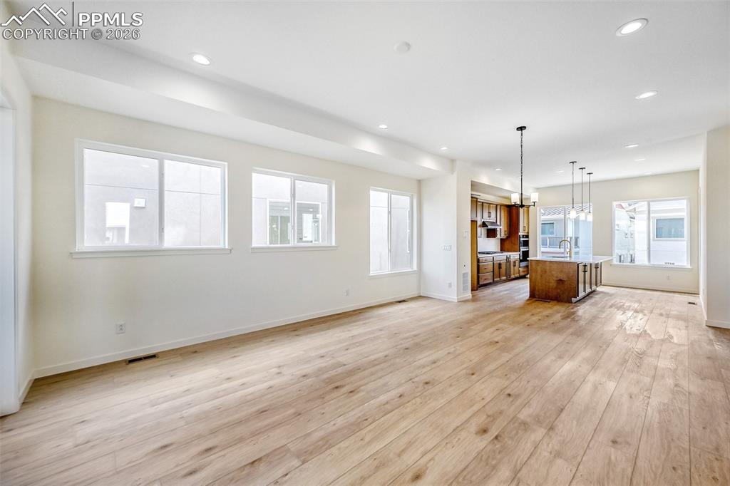 Image 4 of 14: Living Room