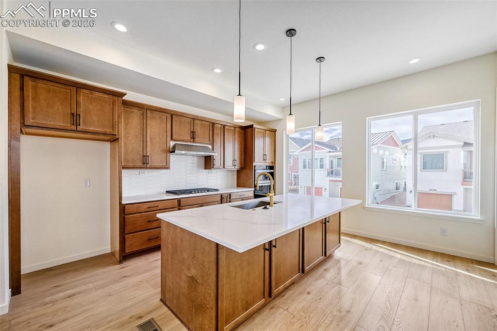 Image 5 of 14: Kitchen