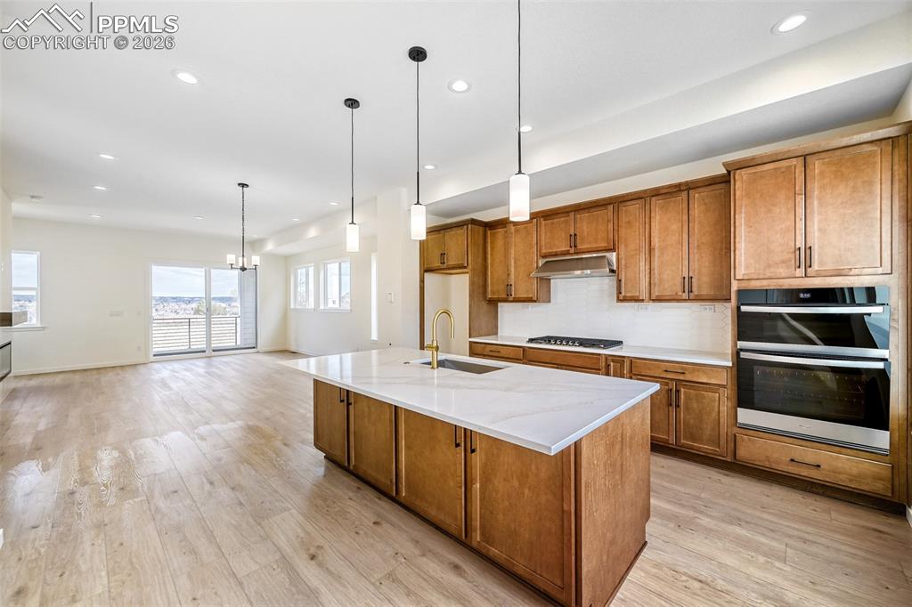 Image 6 of 14: Kitchen