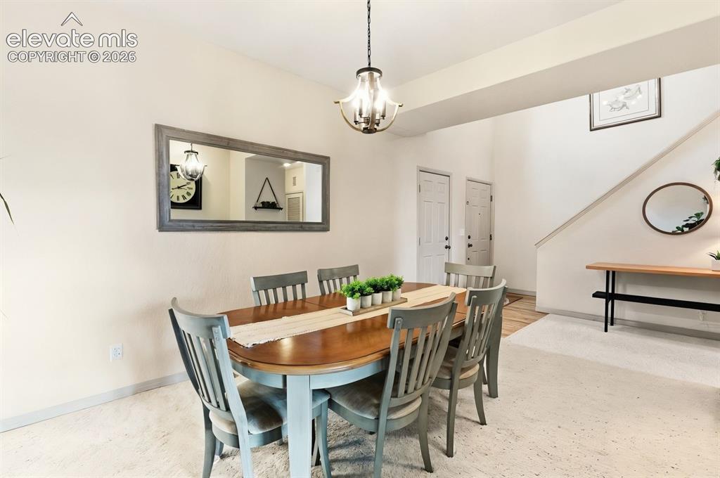 Image 10 of 40: Dining Area
