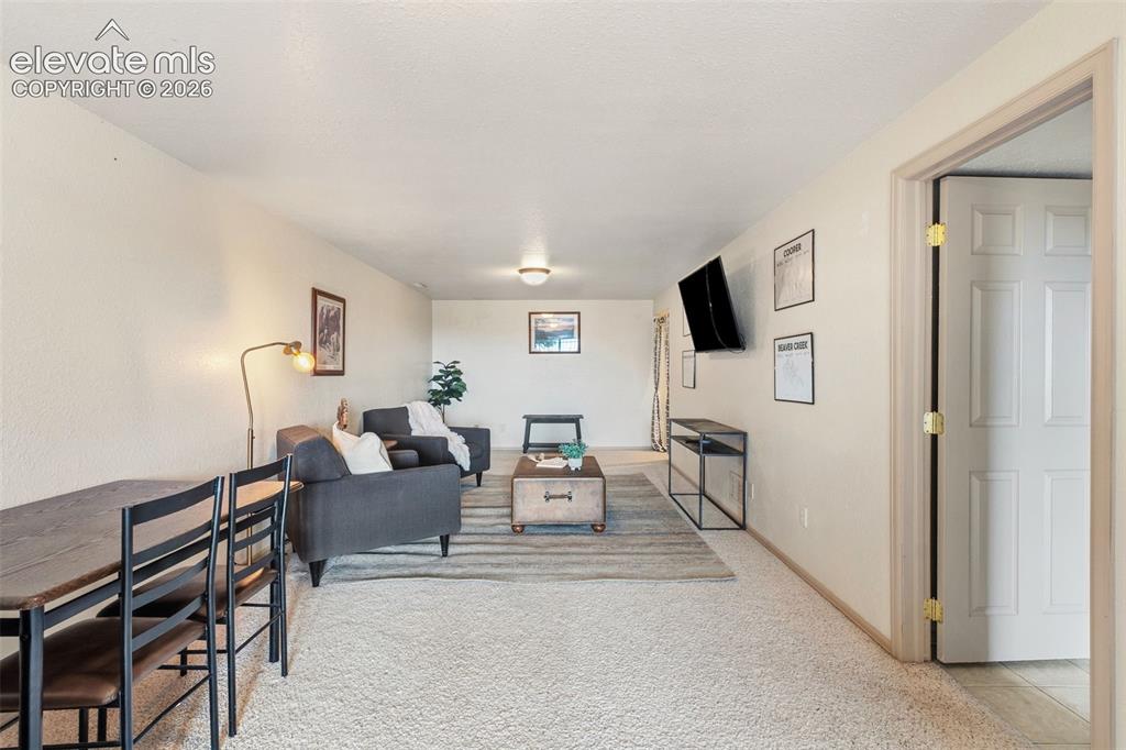Image 33 of 40: Family Room