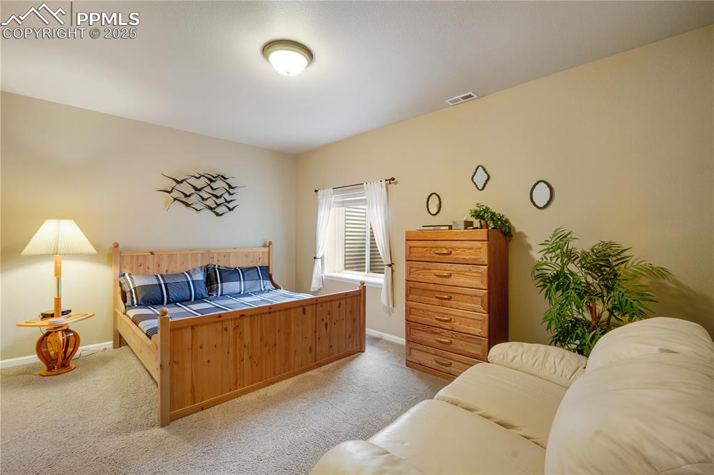 Image 33 of 40: Bedroom