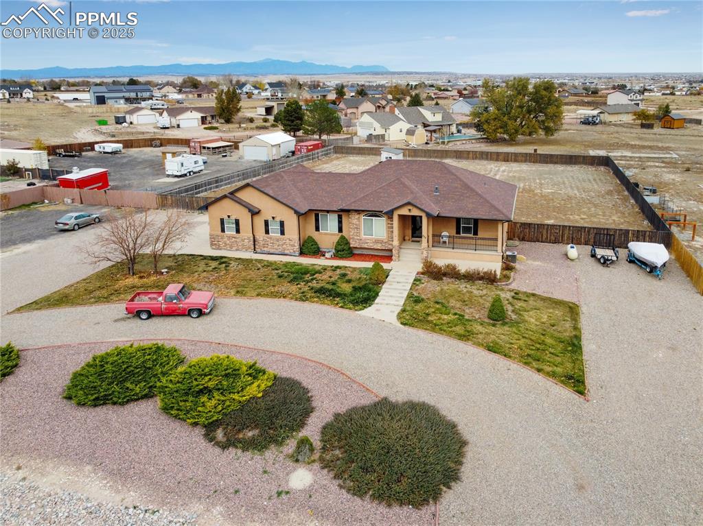 Image 5 of 40: Front of Structure