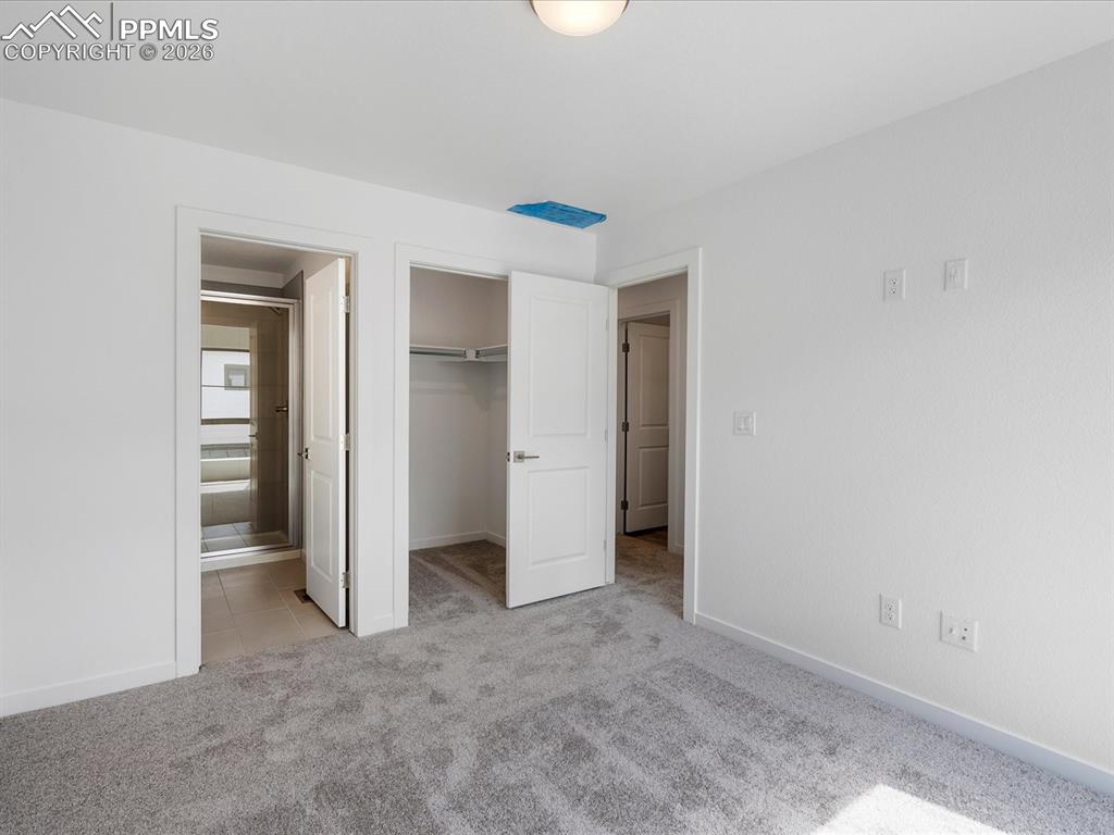 Image 12 of 16: Bedroom