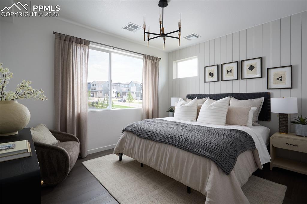 Image 15 of 16: Bedroom