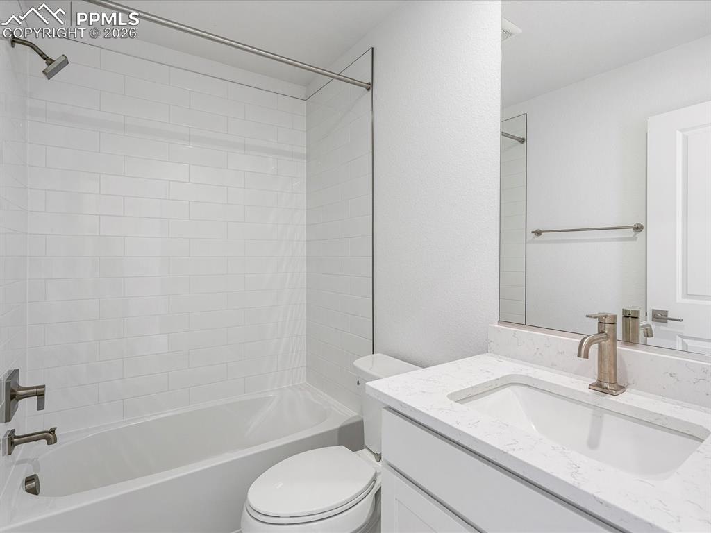 Image 8 of 16: Bathroom