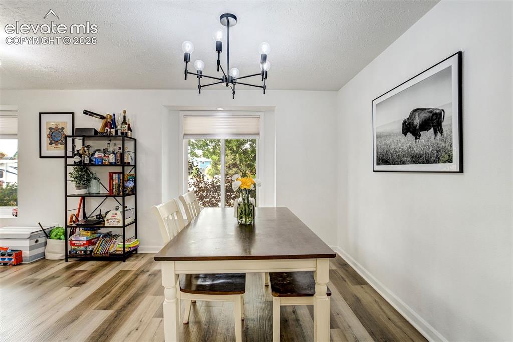 Image 19 of 50: Dining Area