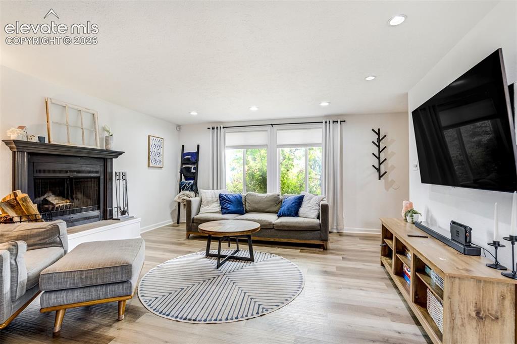 Image 9 of 50: Living Room