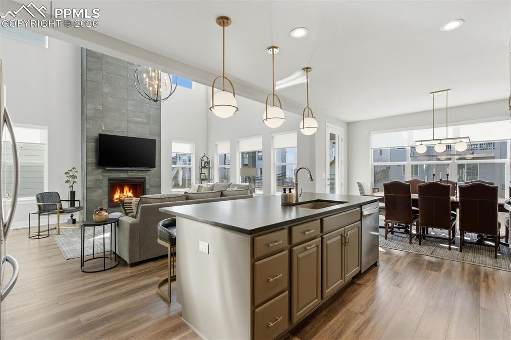 Image 12 of 50: Kitchen