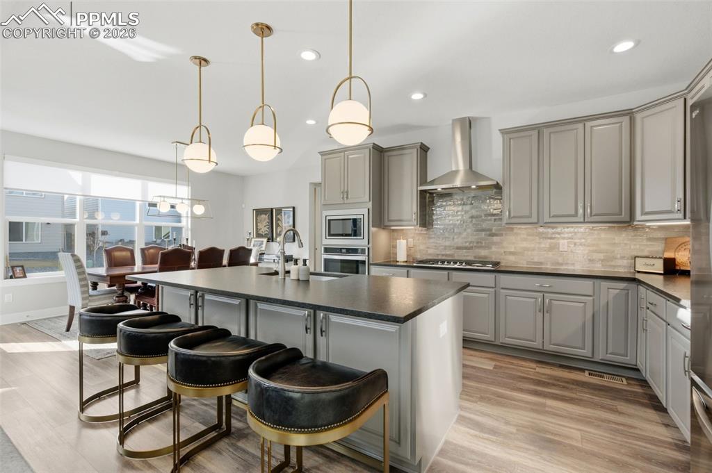 Image 13 of 50: Kitchen