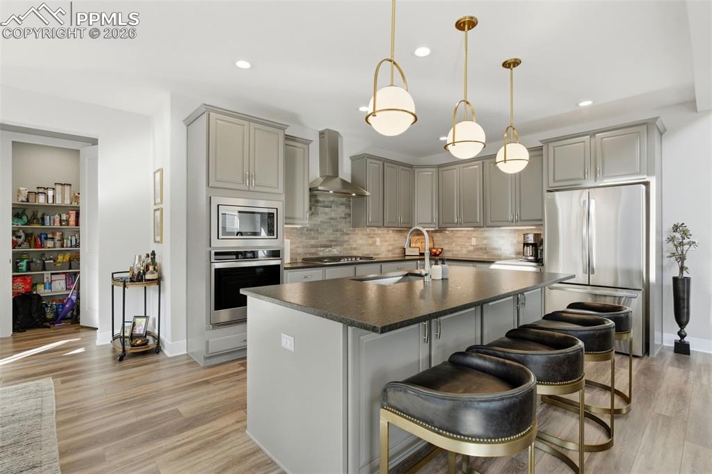 Image 14 of 50: Kitchen