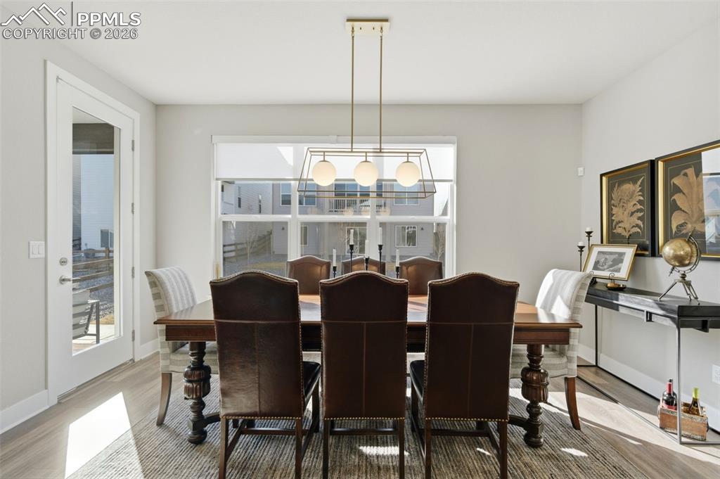 Image 15 of 50: Dining Area