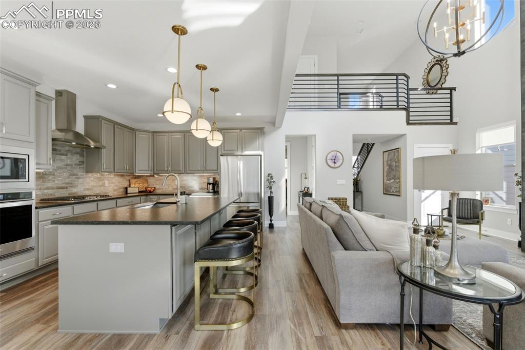 Image 8 of 50: Kitchen