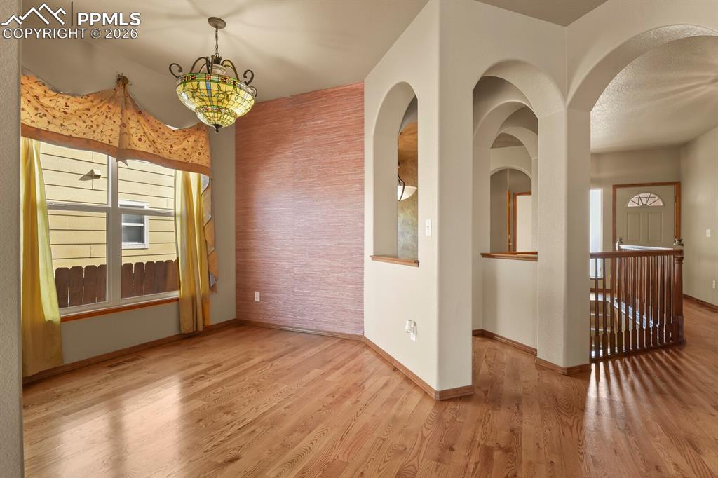 Image 19 of 49: Dining Area