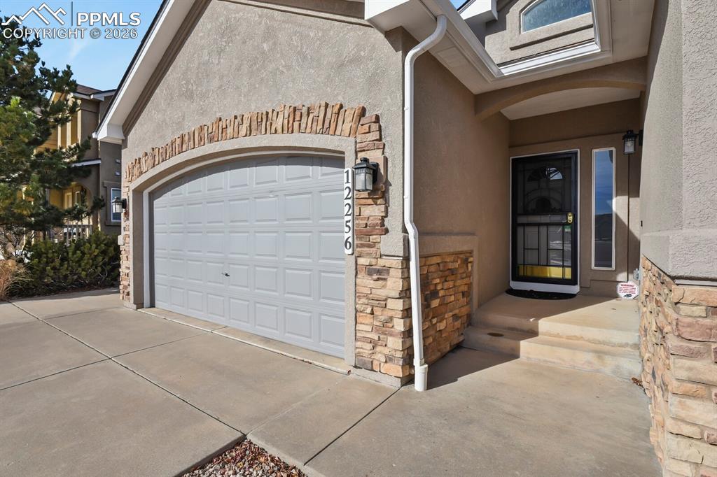 Image 3 of 49: Garage