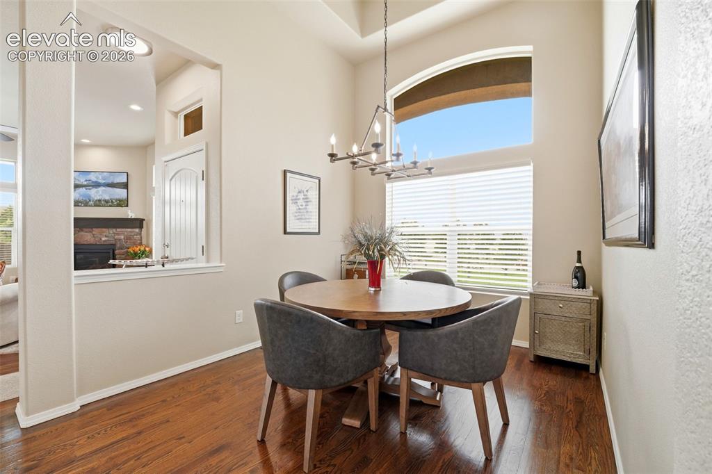 Image 12 of 40: Dining Area
