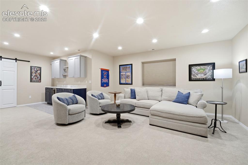 Image 21 of 40: Living Room