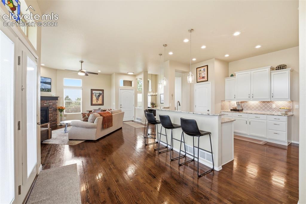 Image 8 of 40: Kitchen