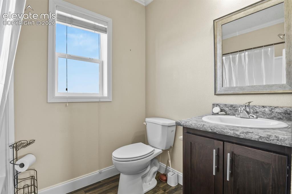 Image 19 of 50: Bathroom