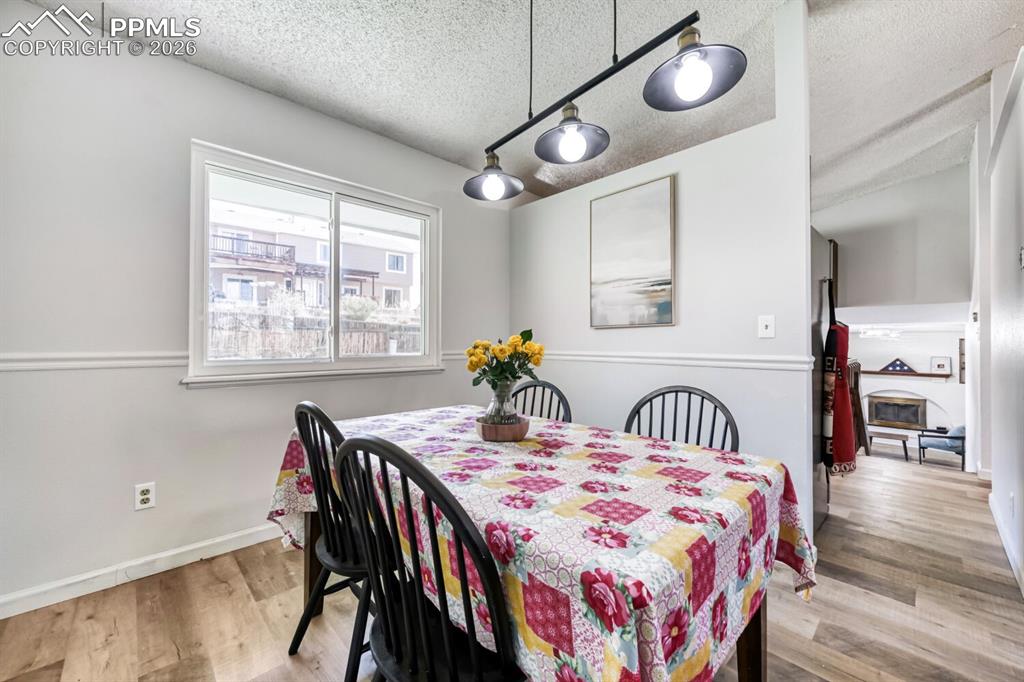 Image 10 of 27: Dining Area