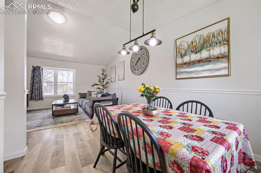 Image 11 of 27: Dining Area