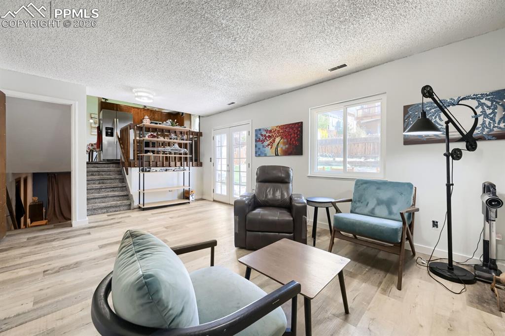 Image 12 of 27: Family Room