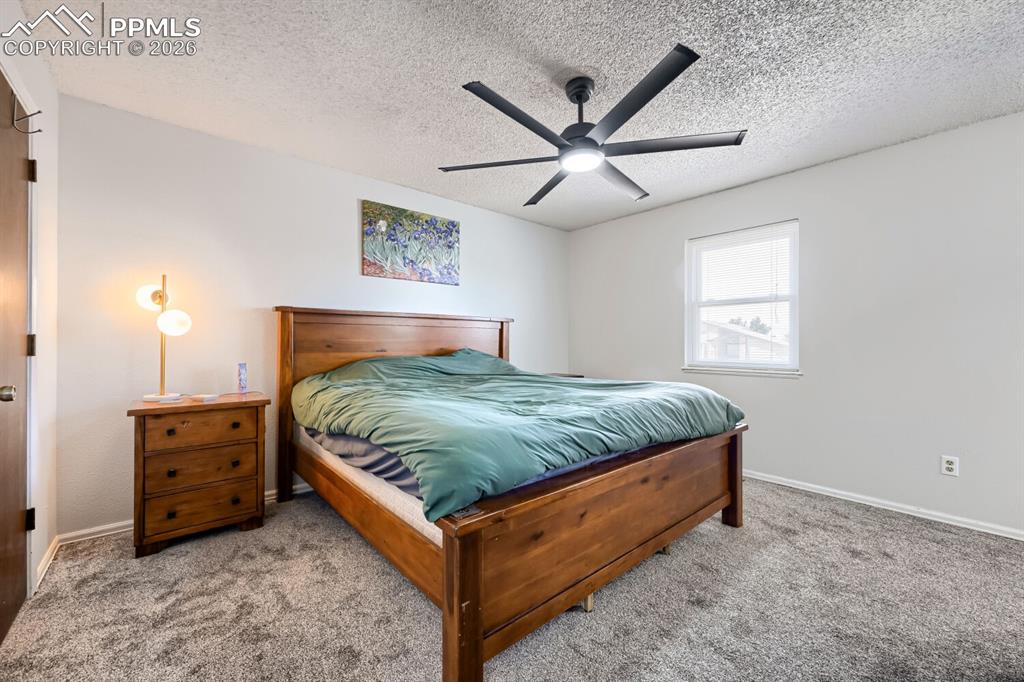 Image 16 of 27: Bedroom