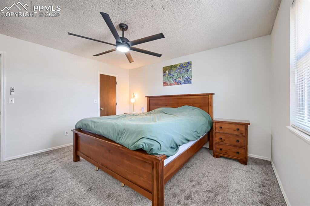 Image 17 of 27: Bedroom