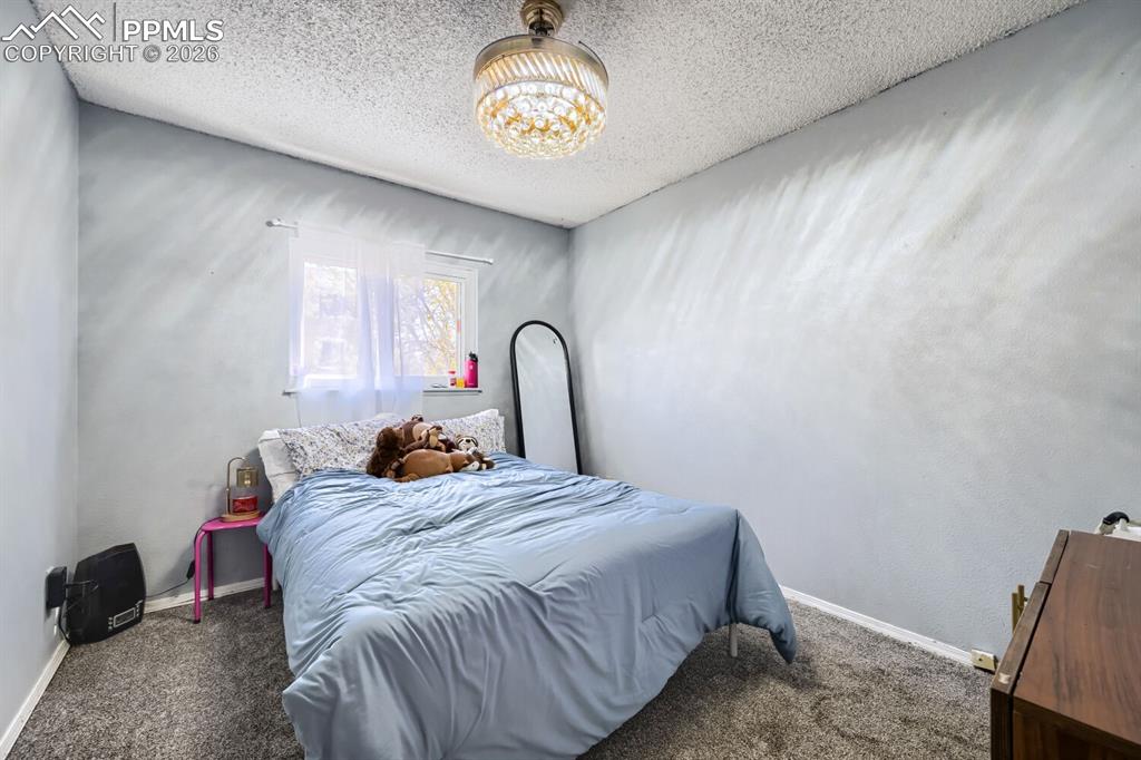 Image 19 of 27: Bedroom