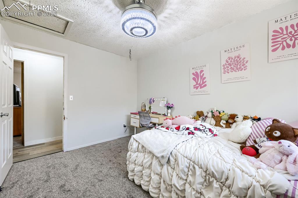 Image 21 of 27: Bedroom