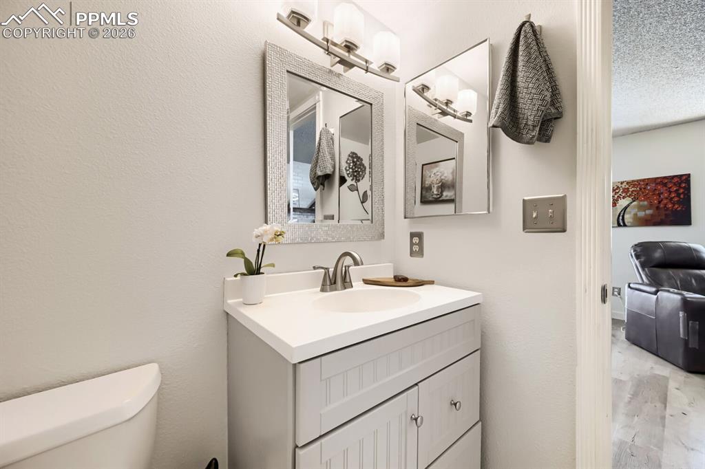 Image 22 of 27: Bathroom