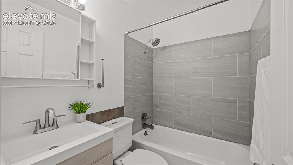 Image 10 of 37: Bathroom