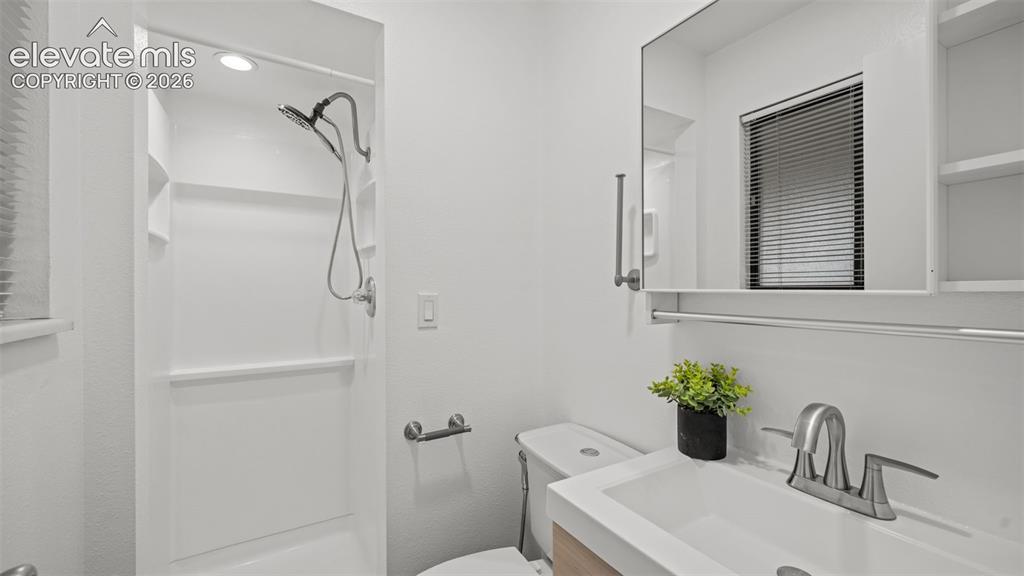 Image 13 of 37: Bathroom