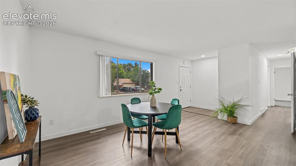 Image 6 of 37: Dining Area