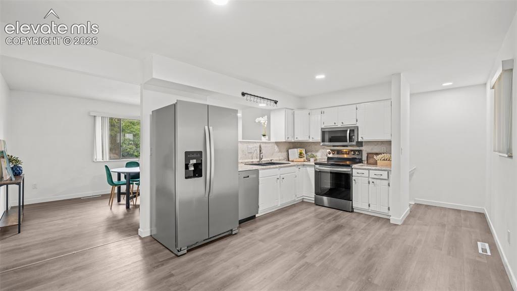 Image 8 of 37: Kitchen