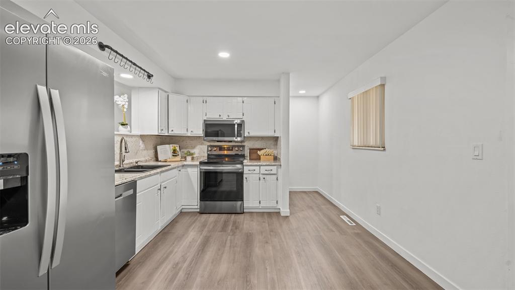 Image 9 of 37: Kitchen
