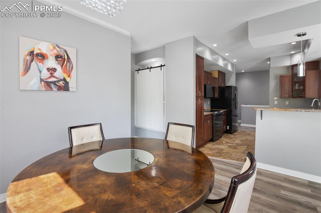 Image 13 of 43: Dining Area