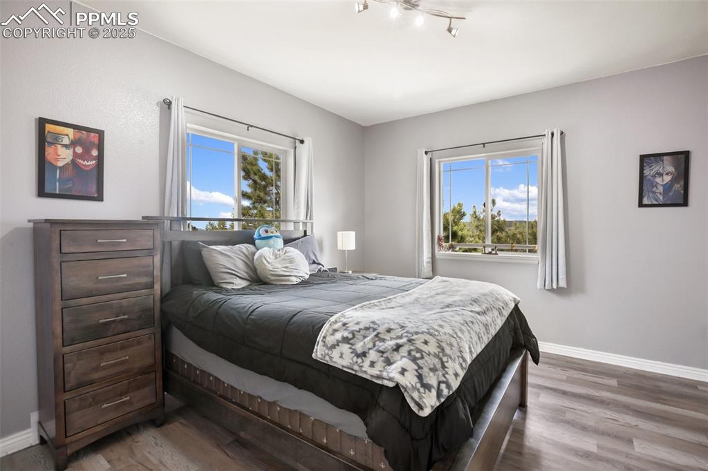 Image 19 of 43: Bedroom