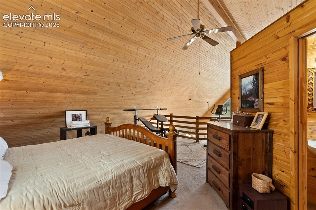 Image 21 of 40: Loft 
