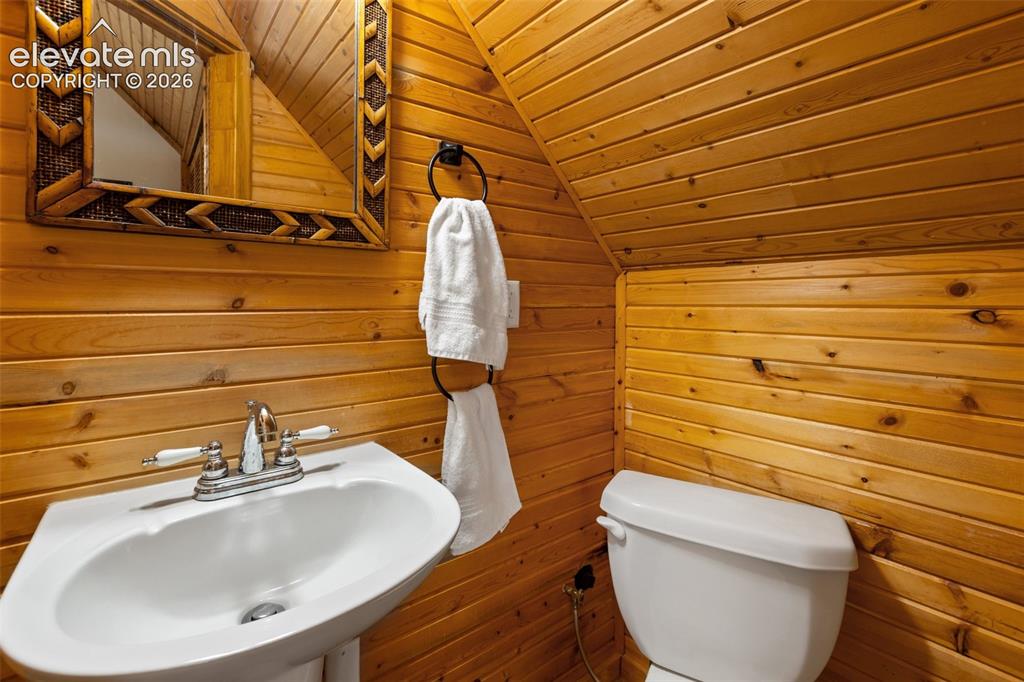 Image 24 of 40: 1/2 Bath - Loft 