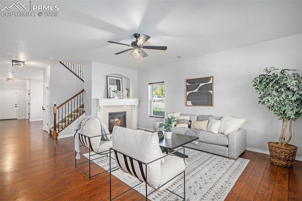Image 11 of 44: Living Room