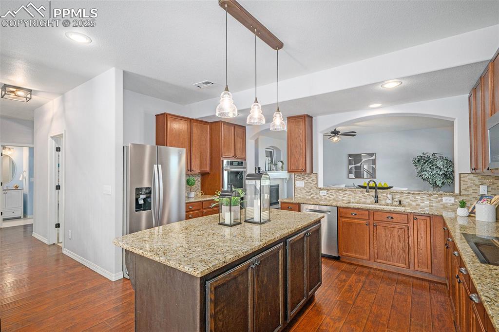 Image 15 of 44: Granite Countertops!