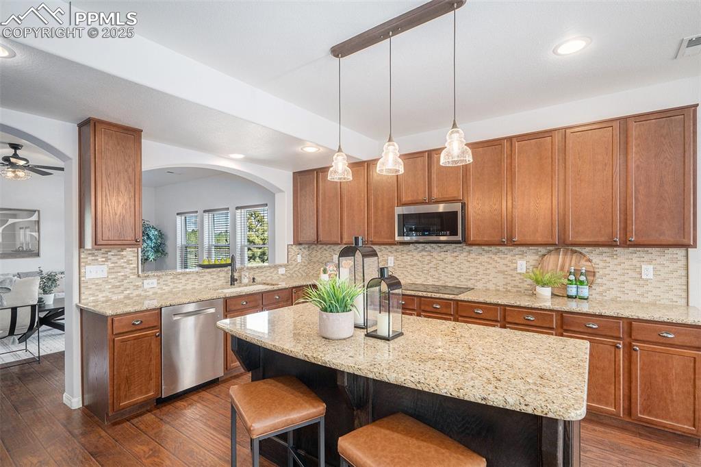 Image 16 of 44: Plenty of workspace for gatherings and feasts!