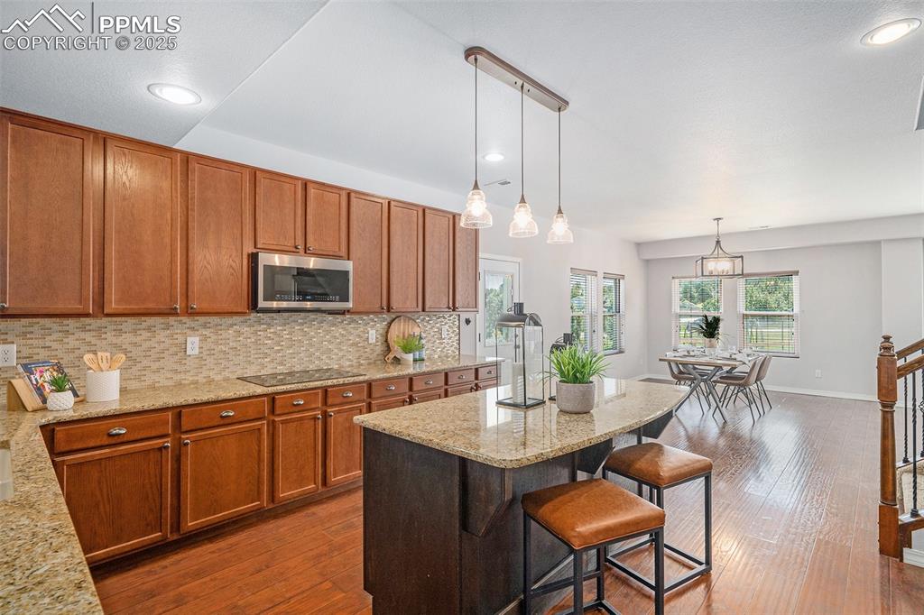 Image 17 of 44: Kitchen
