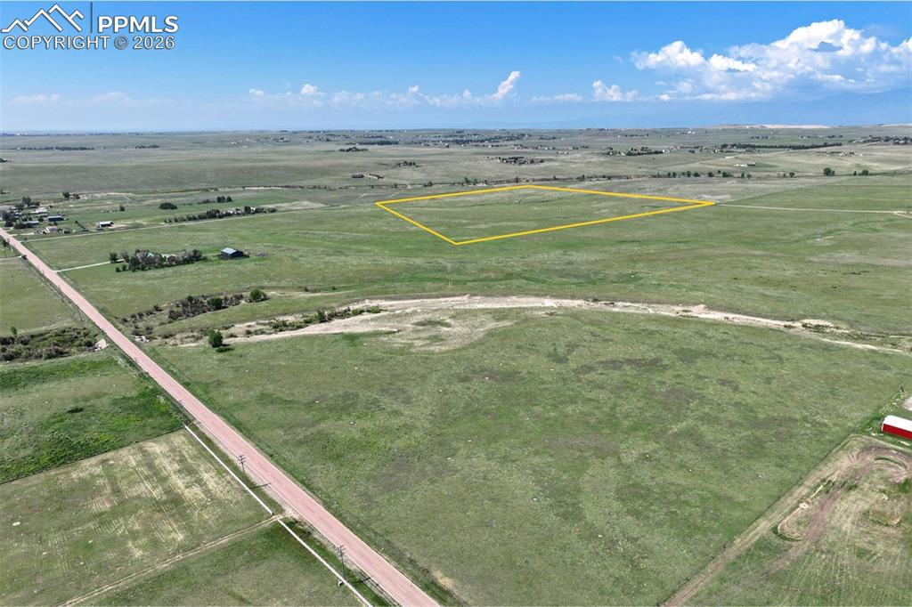 Image 3 of 4: Property Lines displayed are approximate and not a survey. They are intende