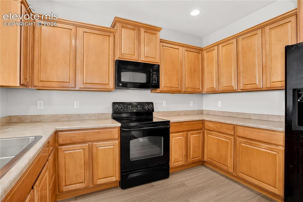 Image 13 of 41: Kitchen.