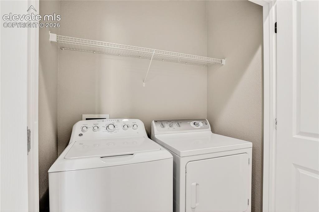 Image 17 of 41: Powder bath.