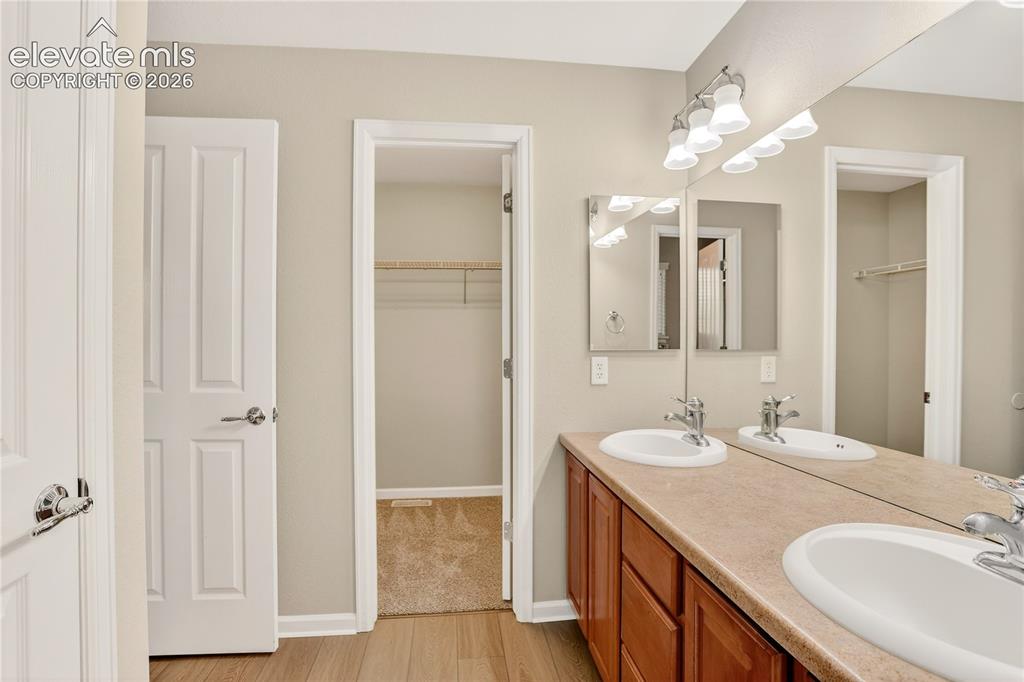 Image 27 of 41: Primary ensuite full bath. 