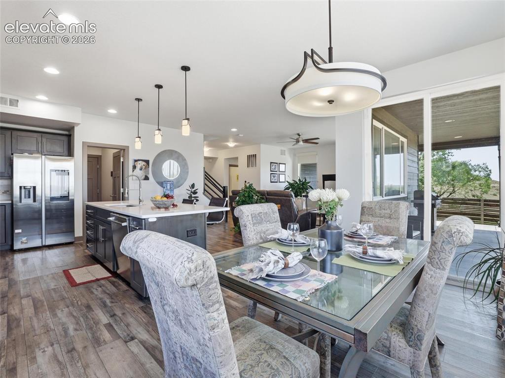 Image 11 of 45: Dining Area