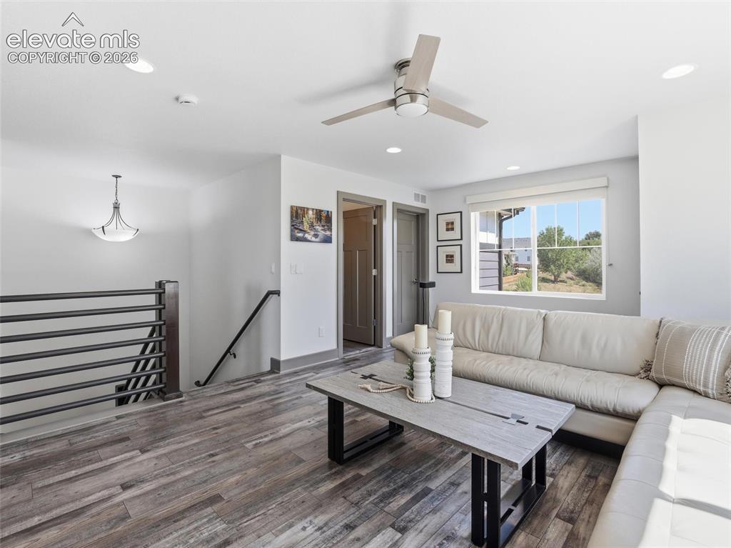 Image 18 of 45: Loft